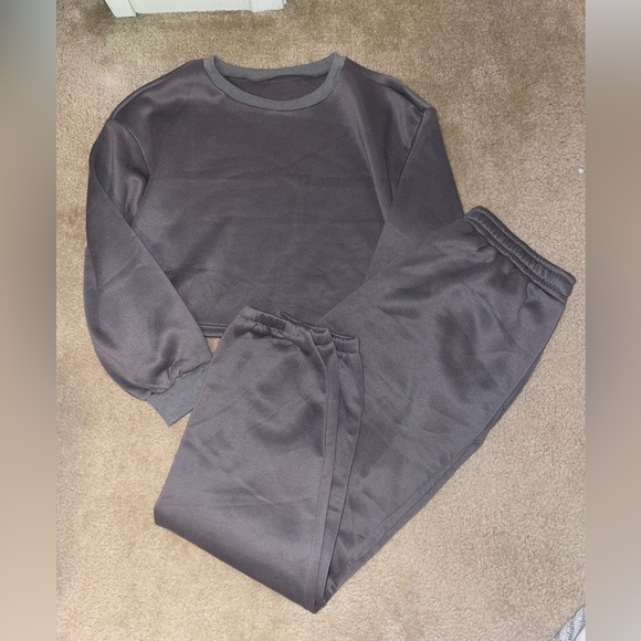 SHEIN 2 piece sweatshirt and sweatpants - Picture 1 of 3